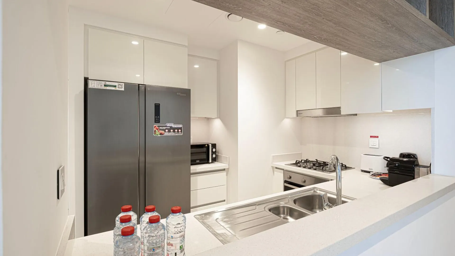 Burj Khalifa View, High Floor, Dubai Mall Access, Gym, Infinity-Pool, Playground, Bbq, Family Friendly Apartment