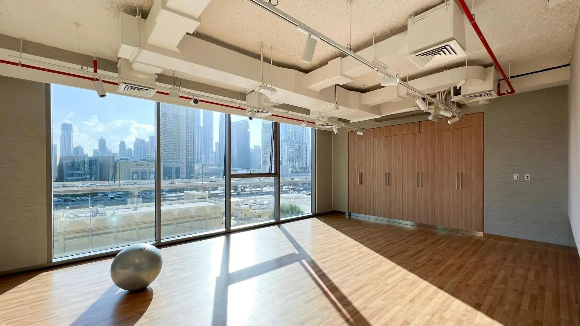 Burj Khalifa View, High Floor, Dubai Mall Access, Gym, Infinity-Pool, Playground, Bbq, Family Friendly